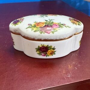 1962 Royal Albert "Old Country Roses" bone china covered trinket box